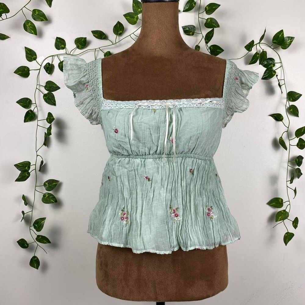 Fairy whimsy Green floral embroidered blouse ruffled sleeve cottage boho chic